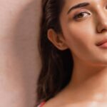Ruhani Sharma Instagram - TO BE SOFT IS TO BE POWERFUL 🌷🌷 . . . . . 📸 @shaktismaran Makeup @makeuphairbyrahul Hair @saikrishnabandari Styled by @thejaswi_kotha Saree @issadesignerstudio