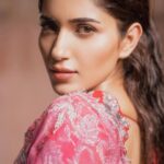 Ruhani Sharma Instagram - TO BE SOFT IS TO BE POWERFUL 🌷🌷 . . . . . 📸 @shaktismaran Makeup @makeuphairbyrahul Hair @saikrishnabandari Styled by @thejaswi_kotha Saree @issadesignerstudio