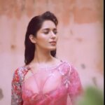 Ruhani Sharma Instagram - ☀️ . . . . . 📸 @shaktismaran Video @theoldschoolkid Wearing @issadesignerstudio Makeup @makeuphairbyrahul Hair @saikrishnabandari Styled by @thejaswi_kotha