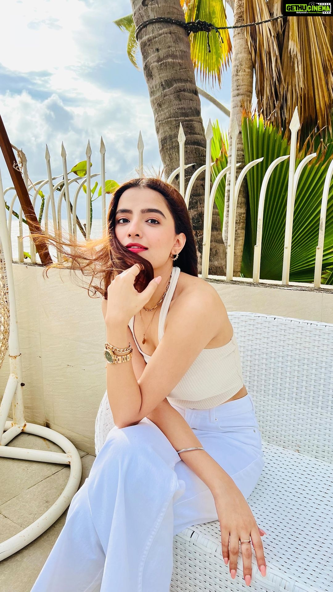 Rukshar Dhillon Instagram - Toh Kya Samjhe?😉♥️