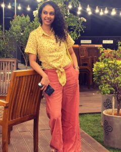 Rupa Manjari Instagram - Last of this photo dump series💛 ✨️ 🌻

#photodump #yellow #yellowseries #instagrammer #instapost #instafashion #instapicture #instadailly #instapost #instagram #insta #instapicoftheday #ınstagirl #saturday #RupaManjari #actor #kollywood #mollywood #cinema #chennai #outingwithfriends #friendslikefamily