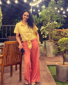 Rupa Manjari Instagram - Last of this photo dump series💛 ✨️ 🌻

#photodump #yellow #yellowseries #instagrammer #instapost #instafashion #instapicture #instadailly #instapost #instagram #insta #instapicoftheday #ınstagirl #saturday #RupaManjari #actor #kollywood #mollywood #cinema #chennai #outingwithfriends #friendslikefamily