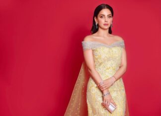 Saba Qamar Zaman Instagram - My heart is so full right now, I feel so honoured for all the love you guys have shown for Kamli last night- I am thoroughly overwhelmed and can't thank all of you enough, words fall short to thank each one of you to be honest! Love love and just love 😭❤️🌼 Signing off- Yours only Hina 🌼 Stylist @alishay.adnan 💄 @iambabarzaheer 👗 @zainhashmiofficial 💎 @sherezadjewellery Hair @mubashir_hashmee Clutch @batoolhajiclutches 📸 @waqar_ahmed_butt @paragonstudioofficial