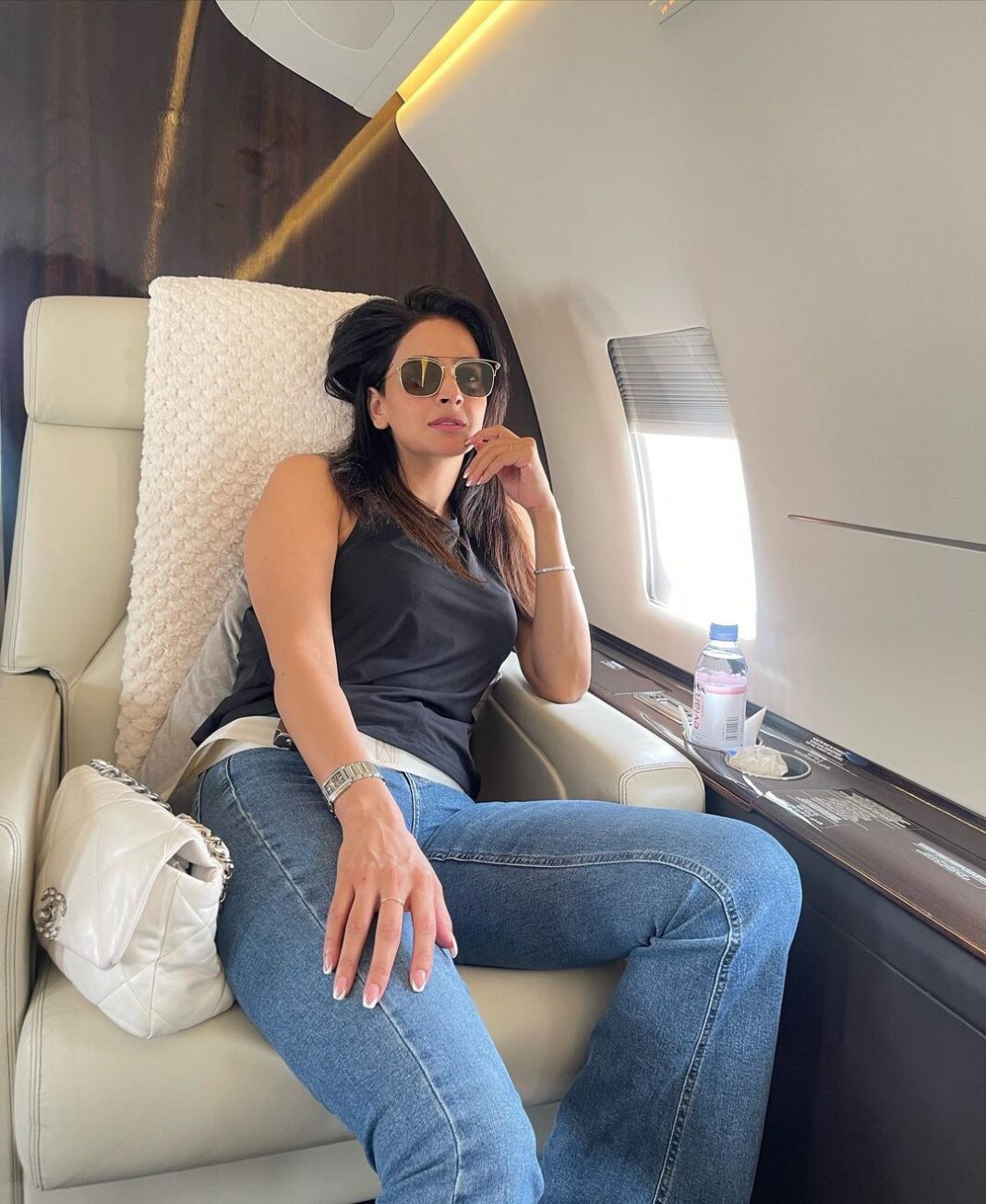 Saba Qamar Zaman Instagram - Fly me to the moon ✈️