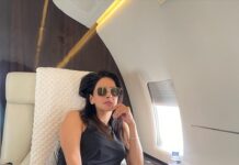 Saba Qamar Zaman Instagram - Fly me to the moon ✈️