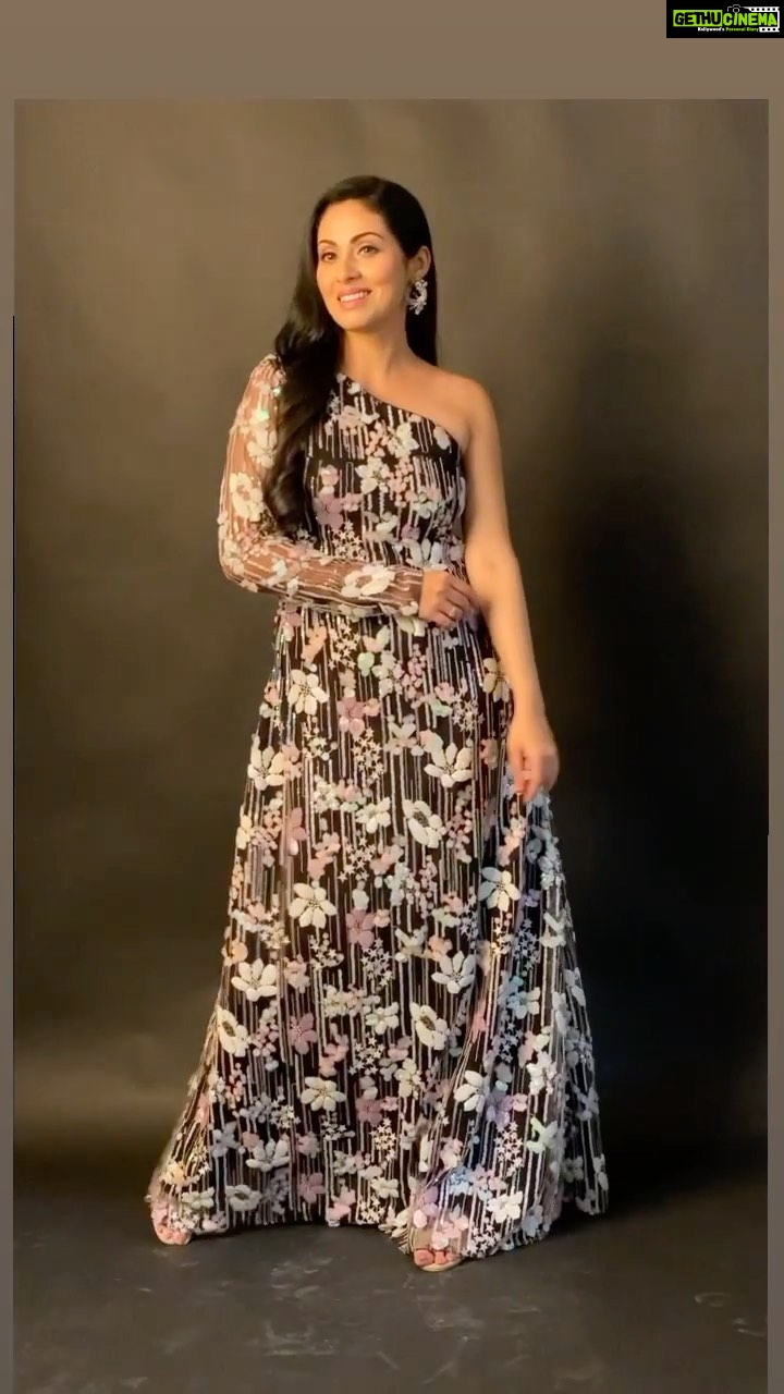 Sadha Instagram - BTS!!! Images coming soon!!! π€π€π€ Photographer @crafty_chandu Stylist - @sravya_lp Outfit - @archithanarayanamofficial Jewlery- @kushalsfashionjewellery #sadaasgreenlife #sadaa #photoshoot