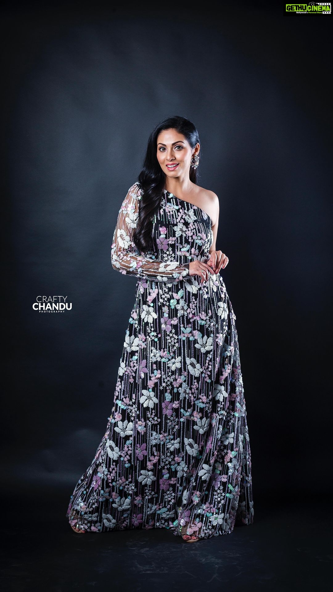 Sadha Instagram - πππ π· @crafty_chandu Stylist - @sravyalavidi Outfit - @archithanarayanamofficial Jewellery- @kushalsfashionjewellery #reelitfeelit #instareels #instagramreels #sadaa #photoshoot Hyderabad