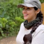Sadha Instagram – Wish hopping from work to jungles would be as easy as transition in this reel! 😅

The moment I’m back home or at work, I miss wilderness 😐😫

For all the DMs asking about caps & shoes & stuff here you go, 👇
T-shirt & Shoes by @hm 
Tracks & Cap by @decathlonsportsindia 
Watch @boat.nirvana 
Sleeves by @wildroar.in 
Buff bought from local store in @penchmp 
Location @penchjunglecamp 

Shot by my Ultimate Travel Companion @manas.bsg 💚

#reelsinstagram #travel #jungle #mylife #reelitfeelit #instagood #travelblogger #sadaagreenlife #sadaa #actor Pench Tiger Reserve