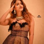 Sai Dhanshika Instagram - Possibility Are always endless & I have an endless admiration towards this look 🍂🍂🍂 Idea & style by @prajanyaanand Great Outfit from @krishkarthik_official Beautiful jewels from @blingdabbi Hair by @king.elayaraja Captured by @thrayam_mdproduction Thank you @chaviibhartia