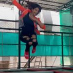 Sakshi Agarwal Instagram - When work is so much fun 🤽‍♀️ @maalaimalar @sathishwaranpro @dhiya_makeoverartistry @airbornechennai . #instagramreels #reelsinstagram #feelitreelit #funtimes #happyreels #playreel #funreels #airborne #iloveit #iconicpop