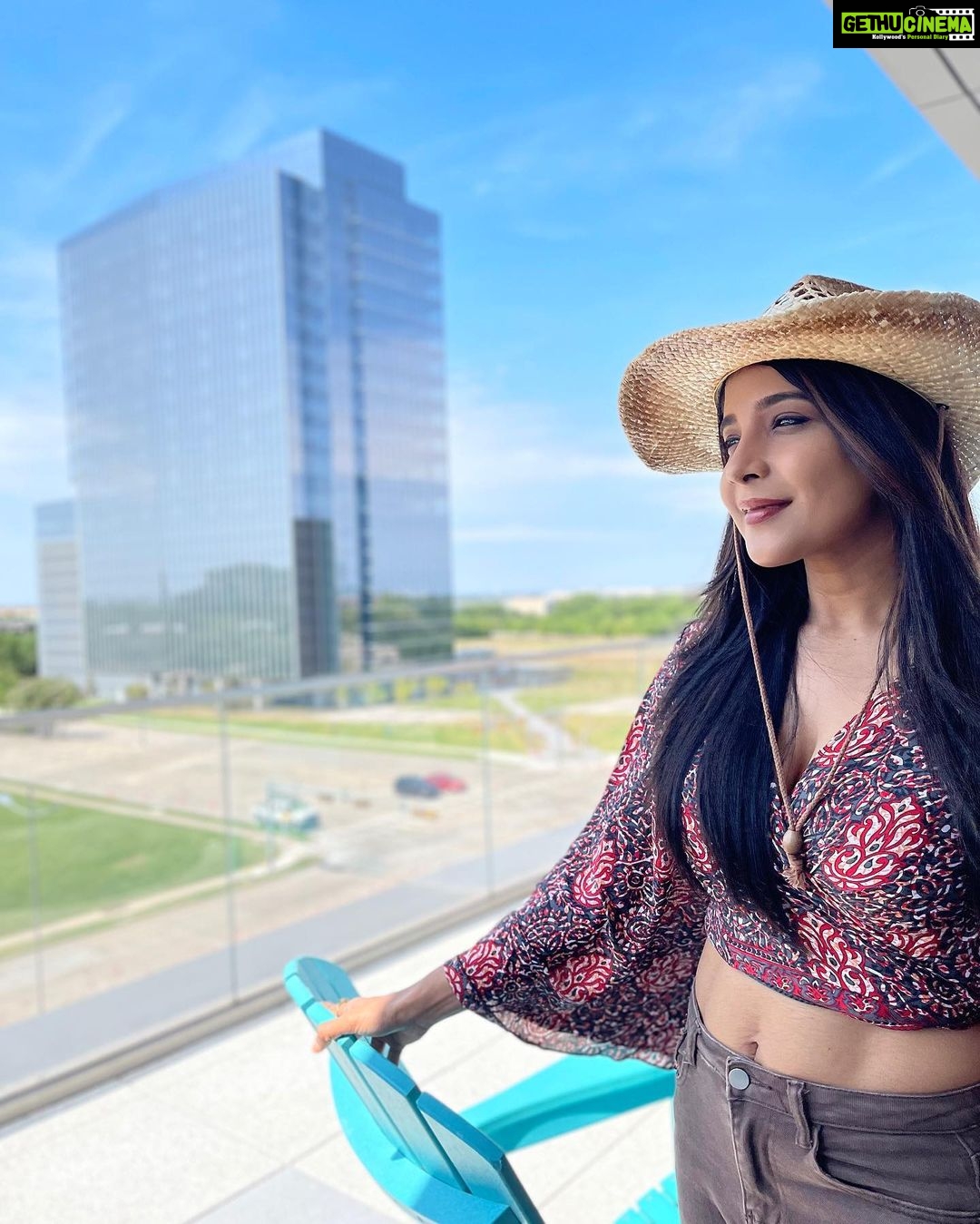 Sakshi Agarwal Instagram - Cowboy 🤠. #texasgirl #usadiaries #dallastexas #holidayinspo @renhotels #sakshiagarwal #kollywood Renaissance Dallas at Plano Legacy West Hotel