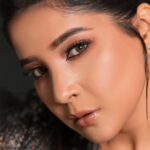 Sakshi Agarwal Instagram - Why fit in? . @ngrnandha @murugeshmakeup_hair @fab_by_faiza @samikshx . #sequinblazer #shinning #glamstyle #sakshiagarwal #blackishot #lifestyle #fashionstyle #explore #explorepage✨ Chennai, India