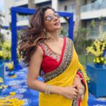 Sakshi Agarwal Instagram – I dont chase!
I attract!
What belongs to me will finally find me🔥
.
@styleandsmitten @fineshinejewels 
.
#saree #weddinginspo #weddingsinstagram #yellow #vibing #rayban #kundanjewellery Udaipur – The City of Lakes