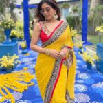 Sakshi Agarwal Instagram - I dont chase! I attract! What belongs to me will finally find me🔥 . @styleandsmitten @fineshinejewels . #saree #weddinginspo #weddingsinstagram #yellow #vibing #rayban #kundanjewellery Udaipur - The City of Lakes