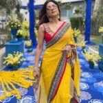 Sakshi Agarwal Instagram - I dont chase! I attract! What belongs to me will finally find me🔥 . @styleandsmitten @fineshinejewels . #saree #weddinginspo #weddingsinstagram #yellow #vibing #rayban #kundanjewellery Udaipur - The City of Lakes