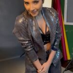 Sakshi Agarwal Instagram - Who doesn’t like a sequin blazer coord🤪 . @murugeshmakeup_hair @fab_by_faiza @ngrnandha @samikshx . #instagramreels #reelsinstagram #feelitreelit #sakshiagarwal #trendingsongs #foryou #sequinblazer #sequincoord #coordset #instafashion #trendingnow #trendingsongs #trendingreels #explorepage #explore #djwaitaminute