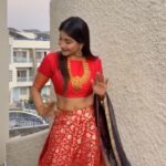 Sakshi Agarwal Instagram - Vibin ‘ on namma ooru paatu in #udaipurcity 🥰 . Wardrobe : @ibhuvana.store Jewellery : @vrushti.official Mua: @pinksndpeaches @bhavii_jn . #instagramreels #feelitreelit #lehengareels #trending #trendingvideos #trendingreels #explore #explorepage #foryou #weddinginspo #sakshiagarwal #explorepage #redlehenga