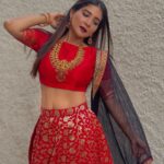 Sakshi Agarwal Instagram - Princess Vibez🔥 . Wardrobe : @ibhuvana.store Jewellery : @vrushti.official Hmua : @pinksndpeaches @bhavii_jn Click : @samikshx . #redlehenga #princesslehenga #red #templejewellery #udaipur #rajasthandiaries #rajasthanwedding #weddinginspiration #bridesmaidoutfit #sakshiagarwal Udaipur - The City of Lakes