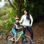 Sameera Reddy Instagram - You know what's the best way to explore nature with your kids? 🍃 Go cycling! 🚲 Once Hans reached the age where he could get on a cycle, I tried to ensure that it became a routine for him that he enjoys. Of course, I always accompanied him during his rides and these have now become our daily adventure outings! He loves his @bsa.bicycles Trooper and I love that he loves cycling. Happiness and health done together 😄 #GoCycling #CycleForHealth #BSAKids #Memories #BondingTime #BSA #BSACycles #CreatingMemories #CyclingLove #BSABicycles