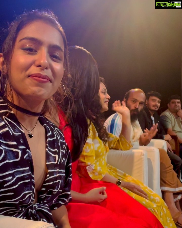Samyuktha Hegde Instagram - What a fabulous morning filled with sooo much energy and positivity at our movie’s trailer launch event #thurthunirgamana To see some madness swipeeee! Special mention for the day, I met @sudharanigovardhan mam, and she is such a sweetheart. Look at her in the video sooo cuteeee ❤️ Okay enough of me writing, Trailer out now! Link in my bio #itstimeforashift #fantasy #newagecinema #kannadacinema