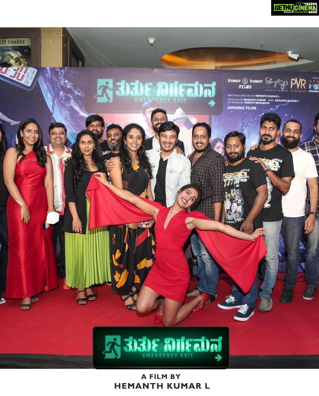Samyuktha Hegde Instagram - Red may be blood, but it’s also love. Red may be anger, but it’s also power! Red is beautiful. It’s poetry. . . . Thurthu Nirgamana Premiere night ❤️ PS: Swipe to see my Amma’s cute photo ❤️ #Thurthunirgamana #kannadamovie #redlife