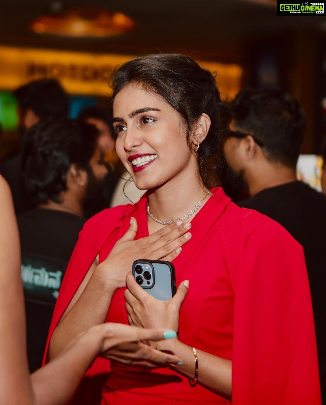 Samyuktha Hegde Instagram - Red may be blood, but it’s also love. Red may be anger, but it’s also power! Red is beautiful. It’s poetry. . . . Thurthu Nirgamana Premiere night ❤️ PS: Swipe to see my Amma’s cute photo ❤️ #Thurthunirgamana #kannadamovie #redlife