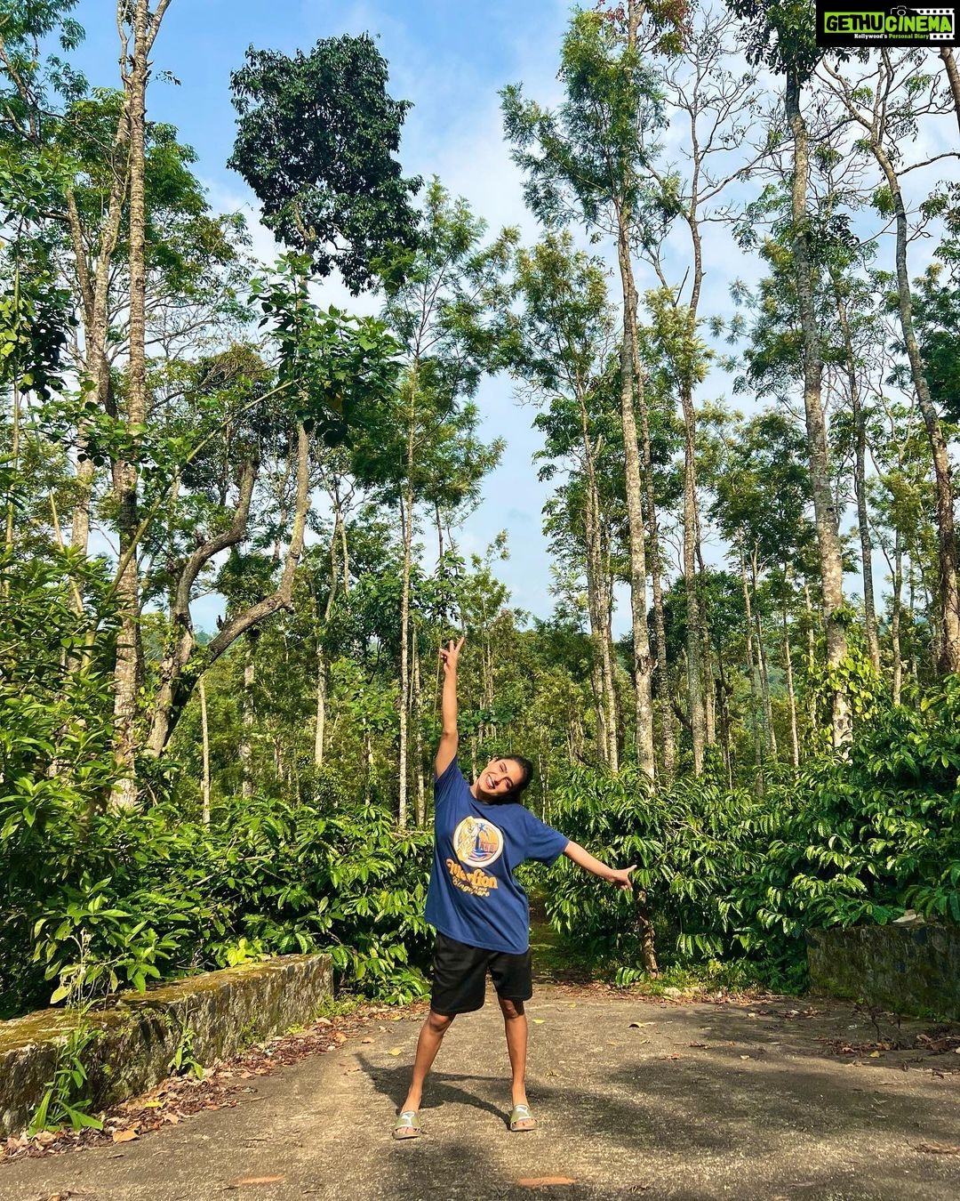 Samyuktha Hegde Instagram - The Earth doesn’t need the saving, Our species do! We need the nature more than it needs us, it’s so simple. Nature will take its course to nurture us or destroy us based on our actions in life. So next time someone says “Save Earth” 🌍 let them know its not earth that needs saving it’s the generations to come. So if you want your kids, grand kids and their kids to be able to see a clean, green, not more f***ed up environment take more conscious decisions towards a greener planet Walk more, cycle more, take the train, don’t litter, consciously reduce your usage of plastic, don’t waste water, basically don’t be an idiot! It’s the small changes that matter the most. Happy World Environment Day 🌳 #worldenvironmentday #worldenvironmentday2022 #cleangreenissupreme