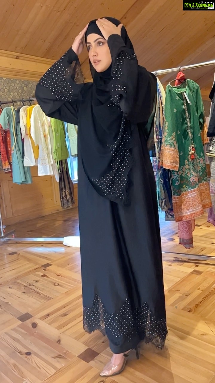 Sana Khan Instagram - This is something that I always say to Allah whenever I see myself in mirror. I m so grateful to Allah that he guided me to straight path before it got to late. All I wanna please is Allah swt that’s it🤲🏻 PS: I knw loads of girls are struggling to make the right choice but are scared.Plz knw it’s the shaytan who is stopping u so don’t be scared just jump n make the decision. This indeed is the biggest victory once u get here trust me u will hold on. Let’s encourage our sisters/brothers plz don’t demotivate them. Abaya @hayabysanakhan #hayabysanakhan #sanakhan #anasaiyad #black #modestwear
