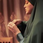 Sana Khan Instagram - What a time we spent in Kashmir 😍 So so so beautiful it was. We were laughing n rolling which making this. Plz ignore the voice from background who is lying about the lovely kahwah I made. It was damn tasty 😋 Well learnt something from there so go n watch the whole vlog on my official YouTube channel 😁 Abaya @hayabysanakhan New Drop in bottle green Thank u @sahibawani for this ❤️ #sanakhan #anassaiyad #kashmir #sanakhanrecipe #fun