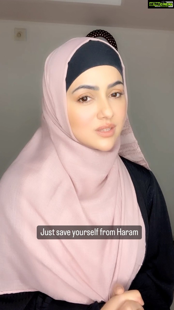 Sana Khan Instagram - Unexpected door will open for you from Allah swt so keep praying and repenting. For full video check my official YouTube channel link is in the bio above ππΌ #sanakhan #anassaiyad #motivational