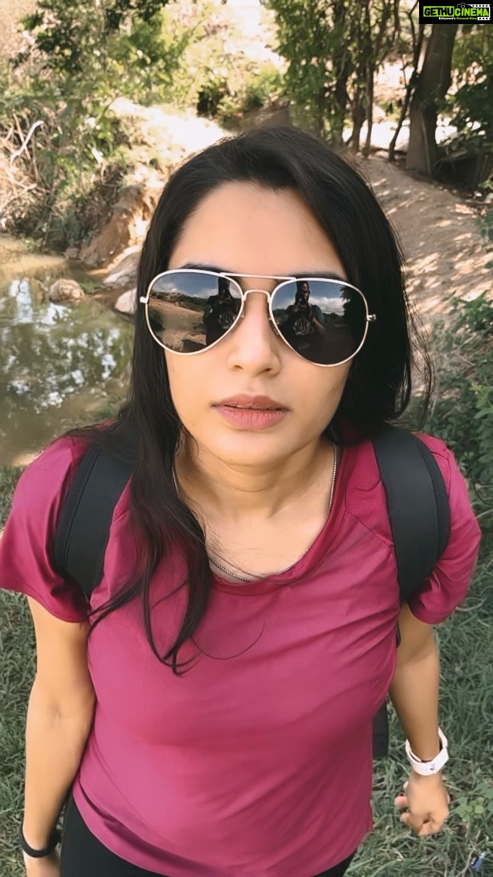 Sangeetha Bhat Instagram - 3 similar takes📽, husband’s aviator glasses, slo-mo, ulaganayakan’s song…… arambikilamgla……!!! This was so much 🤩📽📽🤪🤪 #actress #sangeethabhat #sangeethabhatsudarshan #sangeethabhatreels #vikramtitletrack #vikram #bengaluru #karnataka #kamalhaasan Antaragange Caves