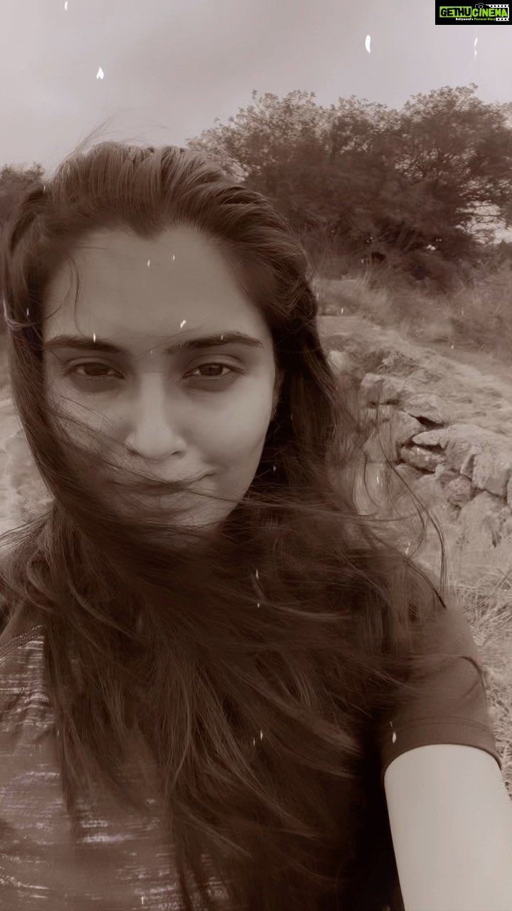 Sangeetha Bhat Instagram - 🥰🥰🥰🥰🌱 @sudarshan_rangaprasad 😘 #actress #sangeethabhat #sudarshanrangaprasad #sangeethabhatsudarshan #sangeethabhatreels #makalidurga #laalsinghchaddha #kyapathahammeinhe #aamirkhan MakaliDurga Hills