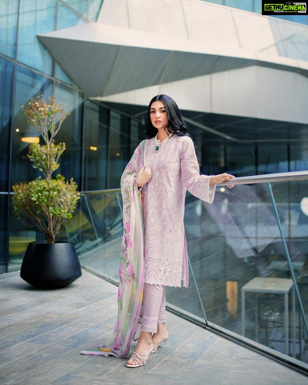 Sarah Khan Instagram - Image X Sarah Khan | Overwhelmed by the Lahori Love π₯Ήβ€οΈππ» at the launch of @image.est199 10th outlet at Emporium Mall, Lahore. Wish them luck and love π πΈ @bilalsaeedphotography Glam team @merakibeautywellness