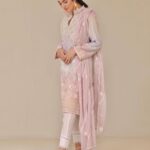 Sarah Khan Instagram - Wearing @crossstitch_official 💕 📸 @yasser.sadiq_