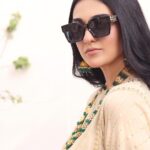 Sarah Khan Instagram - Wearing my favourite @generation_pk 💕 📸 @yasser.sadiq_ Jewellery @kohar_jewel Hair and Makeup @ikramgoharofficial (Salman)
