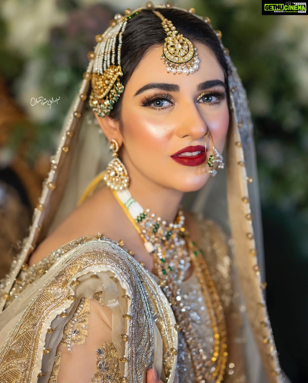 Sarah Khan Instagram - @makeupstudiobymehwish 💕