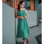 Sarayu Mohan Instagram – comfy cloth is a weekend must!

Letz stay stylish and comfortable!

Clad in my muthumani’s @cafefashion_by_remya_nair

Click by Darling @_story_telle__r Heera Waters