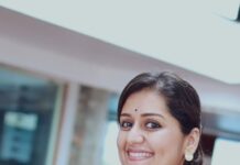 Sarayu Mohan Instagram - കുഴപ്പൊണ്ടോ! @_story_telle__r @lepapillonkochi5