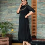 Sarayu Mohan Instagram – Happy sunday!
📷@_story_telle__r  click ♥️

👗@lepapillonkochi5 ‘s black beauty Chilavannoor