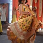 Sargun Mehta Instagram - Main film ch v @charumehta05 de kapde pauni aan.. thank god u are my size charu warna main toh kapde dhoondte dhoondte pagal ho jaati ..LOVE YOU 🥰🥰🥰 #SohreyanDaPindaagaya #8THJULY2022