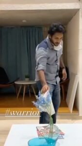 Sathish Krishnan Instagram - This is how it was made . RAPO BRO made it look even more cool #warrior #rapo @thisisdsp thanks for the beautiful song . @krithi.shetty_official @dirlingusamy 🤗. Tissue paper is not computer generated 😂😂hence proved . #dhadadhadadancechallenge . Let’s make some tissue paper dance with us . @ram_pothineni brother pls start this. @adityamusicindia .
