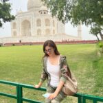 Saumya Tandon Instagram - Taj and me once again. Awestruck every time I see you. #tajmahal #saumyatandon