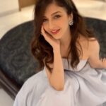 Saumya Tandon Instagram – Throwing my hair around , twirling my dress hope it blows some hearts. Event ready. Before going on stage

#saumyatandon #trending