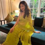 Saumya Tandon Instagram – Ad set se.