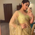 Sayyeshaa Saigal Instagram - Desi girl vibes at shoot today! ❤️💃 #sareelove#desigirl#workworkwork#traveldiaries#shoot#dressup#pastel