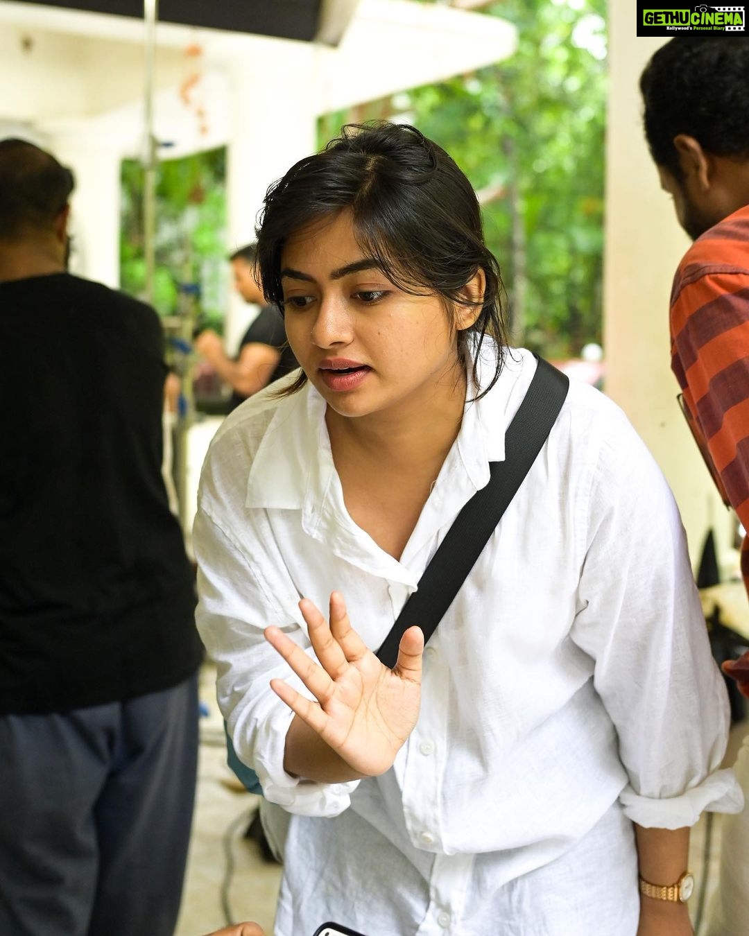 Shaalin Zoya Instagram - Director Scenes @shaalinzoya 🔥 #director #movie #movielife #actress #mollywood #indiancinema Thiruvananthapuram, Kerala, India