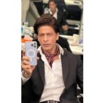 Shah Rukh Khan Instagram – Thank u all for celebrating my 30 yrs with cakes & edits and all things nice. For me the best way to celebrate is to work round the clock today to create more entertainment. Love you all.