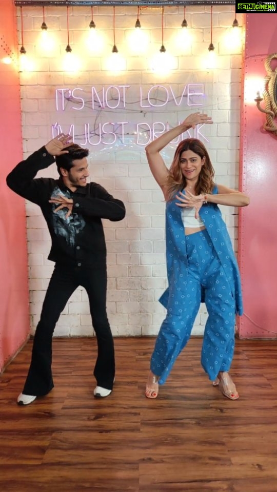 Shamita Shetty Instagram - 🔥 aaga dia! Sharara with the favourite @shamitashetty_official . . . #shamitashetty #shamita #shamitastribe #shamitashetty_official #sharara #shararasharara #reelsinstagram #reels #reel #dance #dancelikeshamita
