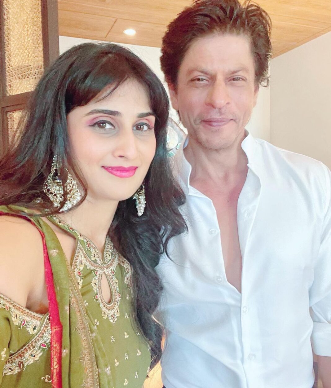 Shamlee Instagram - I lived my entire life in this moment ! Thrilled to have met my childhood/ adulthood/ and forever hero ❤️ #srk #shahrukhkhan #fangirl