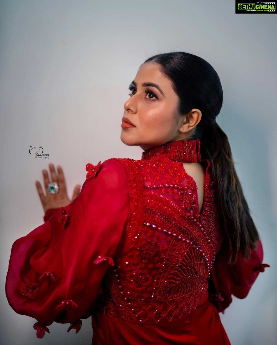Shamna Kasim Instagram - Confidence has no competition….. Styling: @impriyankasahajananda Costume: @raashiagarwal.atelier Jwellery: @kushalsfashionjewellery Pics: @v_capturesphotography Hairstylist: @hairstylist_srinivas Personal staff: @pranay_kohli Personal staff : @sarika_briadal_meckupartis